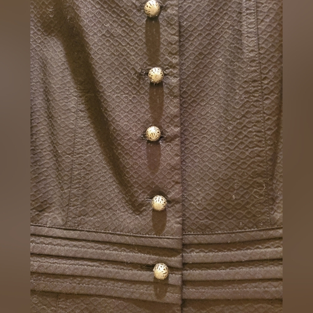 Vest - Picture 2 of 4